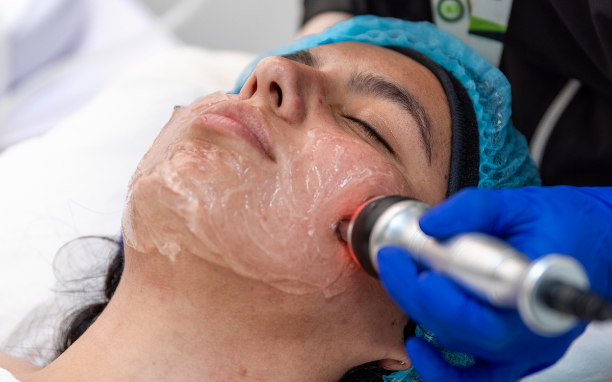 Dermatología Clínica y Estética